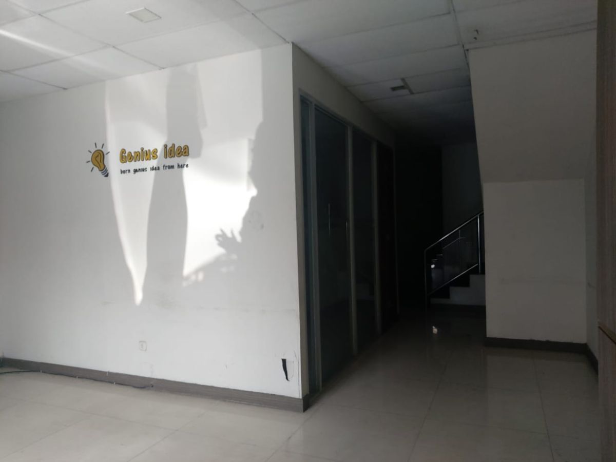 Disewakan Ruko Strategis 3 Lantai di Pusat Solo Kota Jalan Slamet Riyadi!! - Foto 9