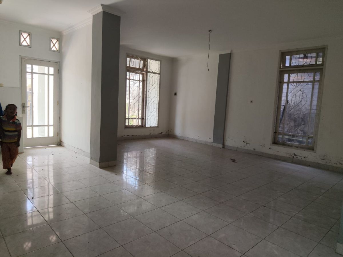Dijual Rumah Siap Huni di Tengah Kota Solo. Lokasi di Laweyan - Foto 3