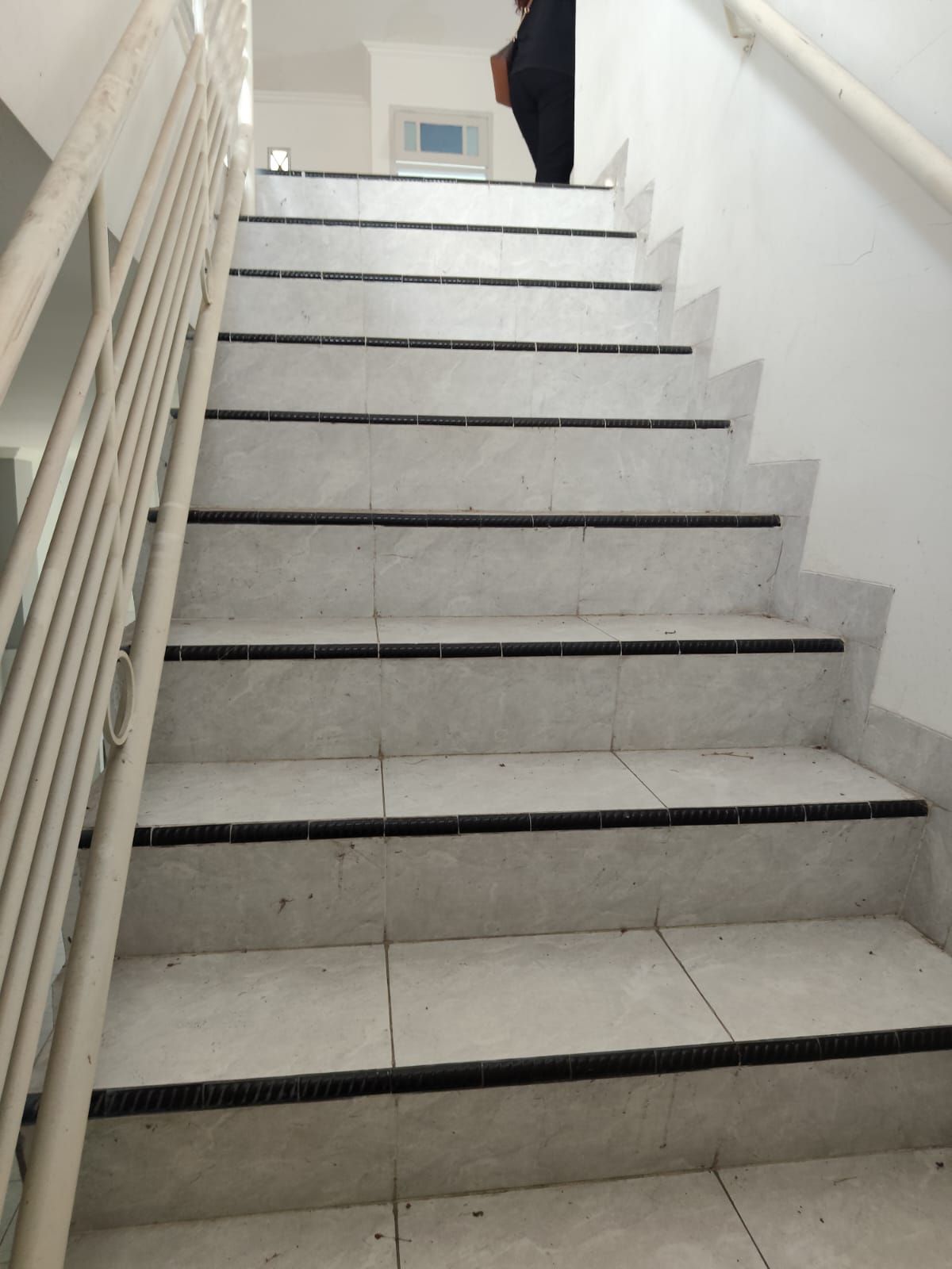 Dijual Rumah Siap Huni di Tengah Kota Solo. Lokasi di Laweyan - Foto 5