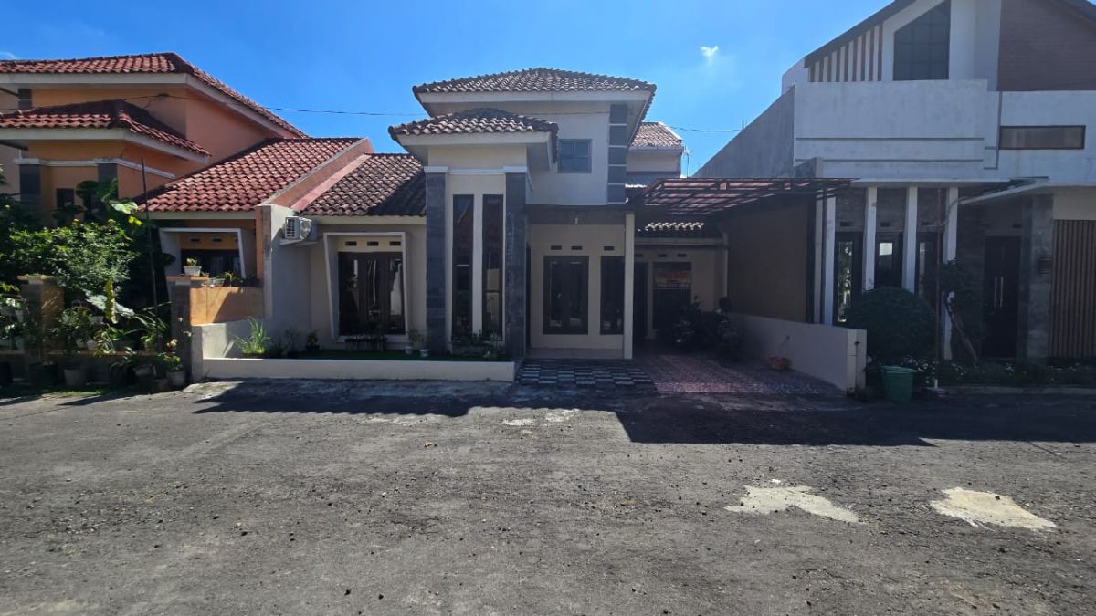 Dijual Rumah Bagus Siap Pakai di Lokasi Cluster Colomadu Solo!!
