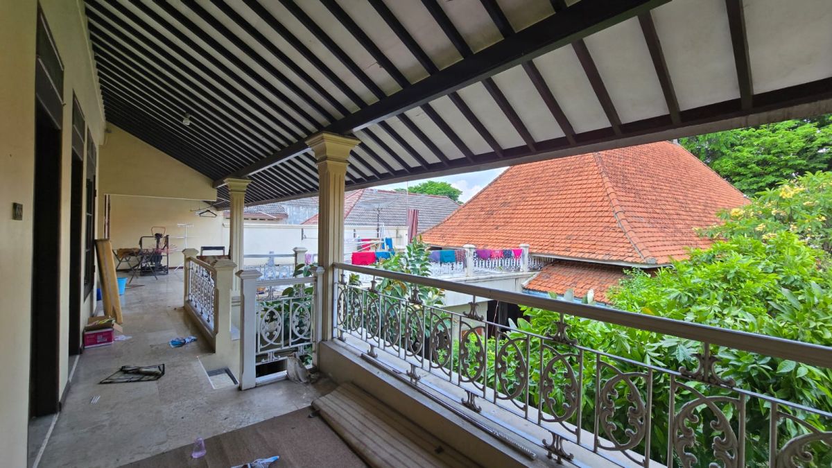 Dijual Rumah Mewah Asri Strategis Pusat Kota di Jalan Kapten Mulyadi Pasar Kliwon Solo!! - Foto 2