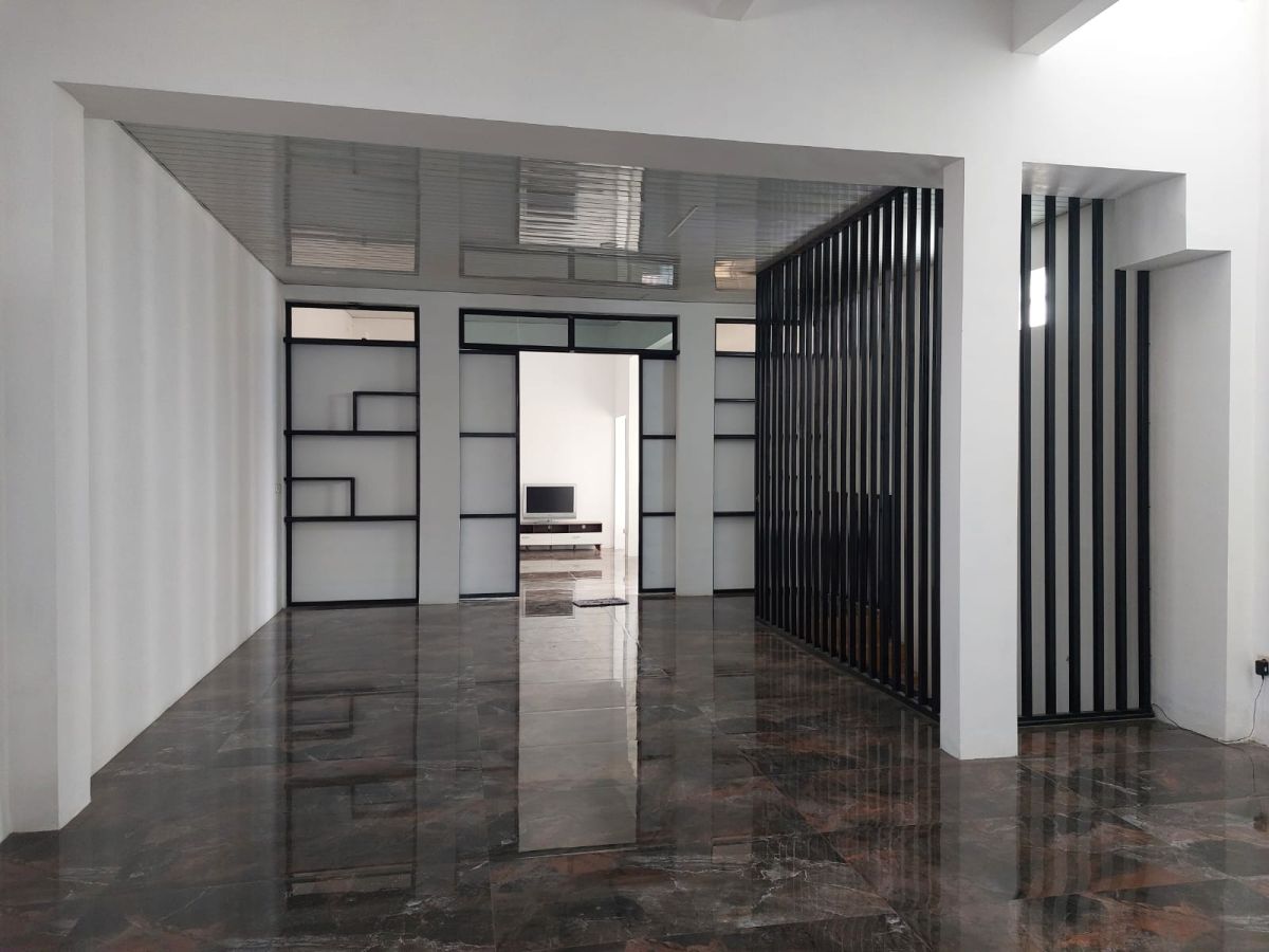 Dijual Rumah 2,5 Lantai Cocok Untuk Usaha. Lokasi Strategis di Wonorejo dekat Jayawijaya Mojosongo