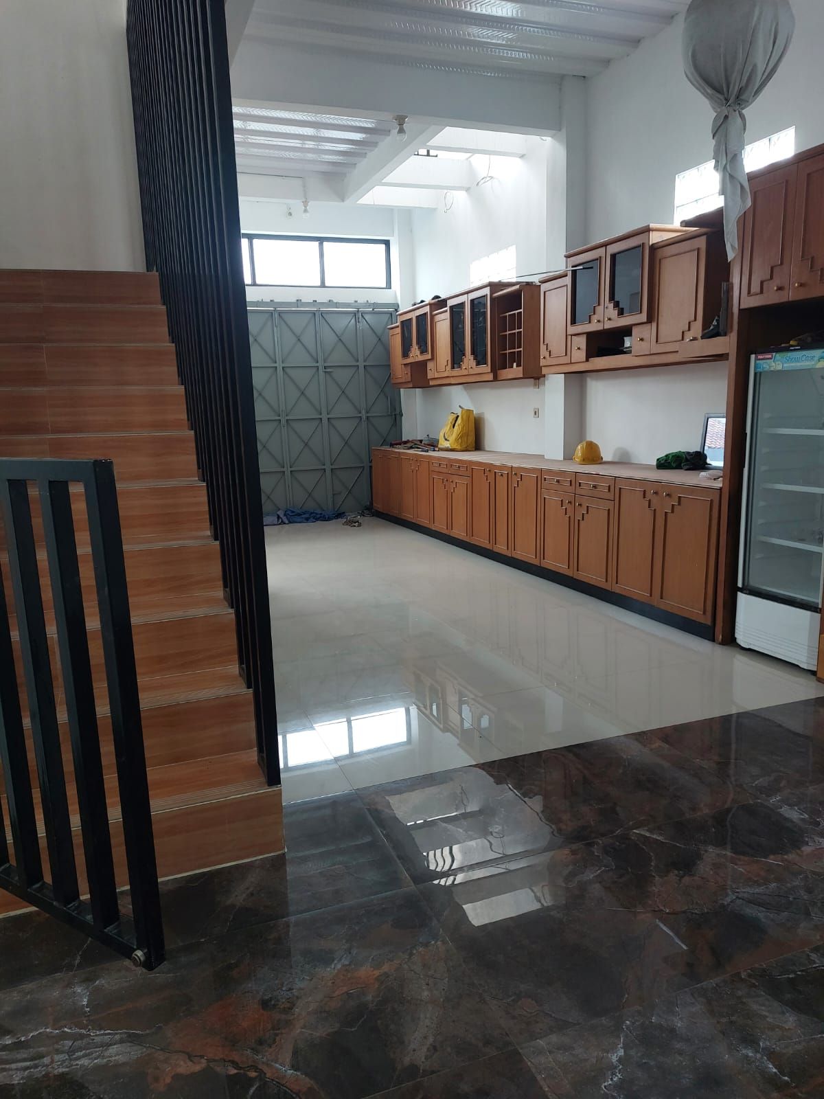 Dijual Rumah 2,5 Lantai Cocok Untuk Usaha. Lokasi Strategis di Wonorejo dekat Jayawijaya Mojosongo - Foto 2