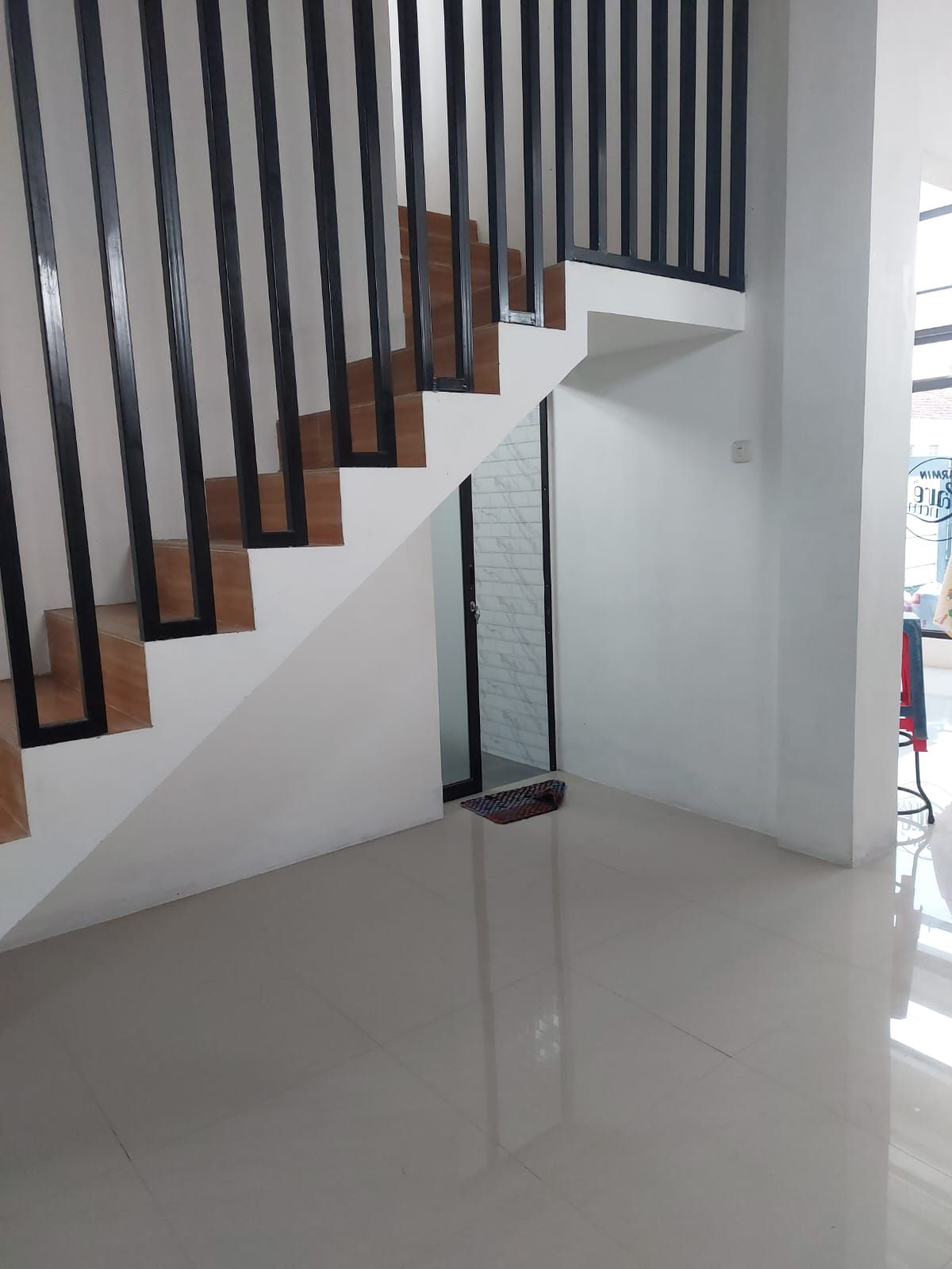 Dijual Rumah 2,5 Lantai Cocok Untuk Usaha. Lokasi Strategis di Wonorejo dekat Jayawijaya Mojosongo - Foto 3