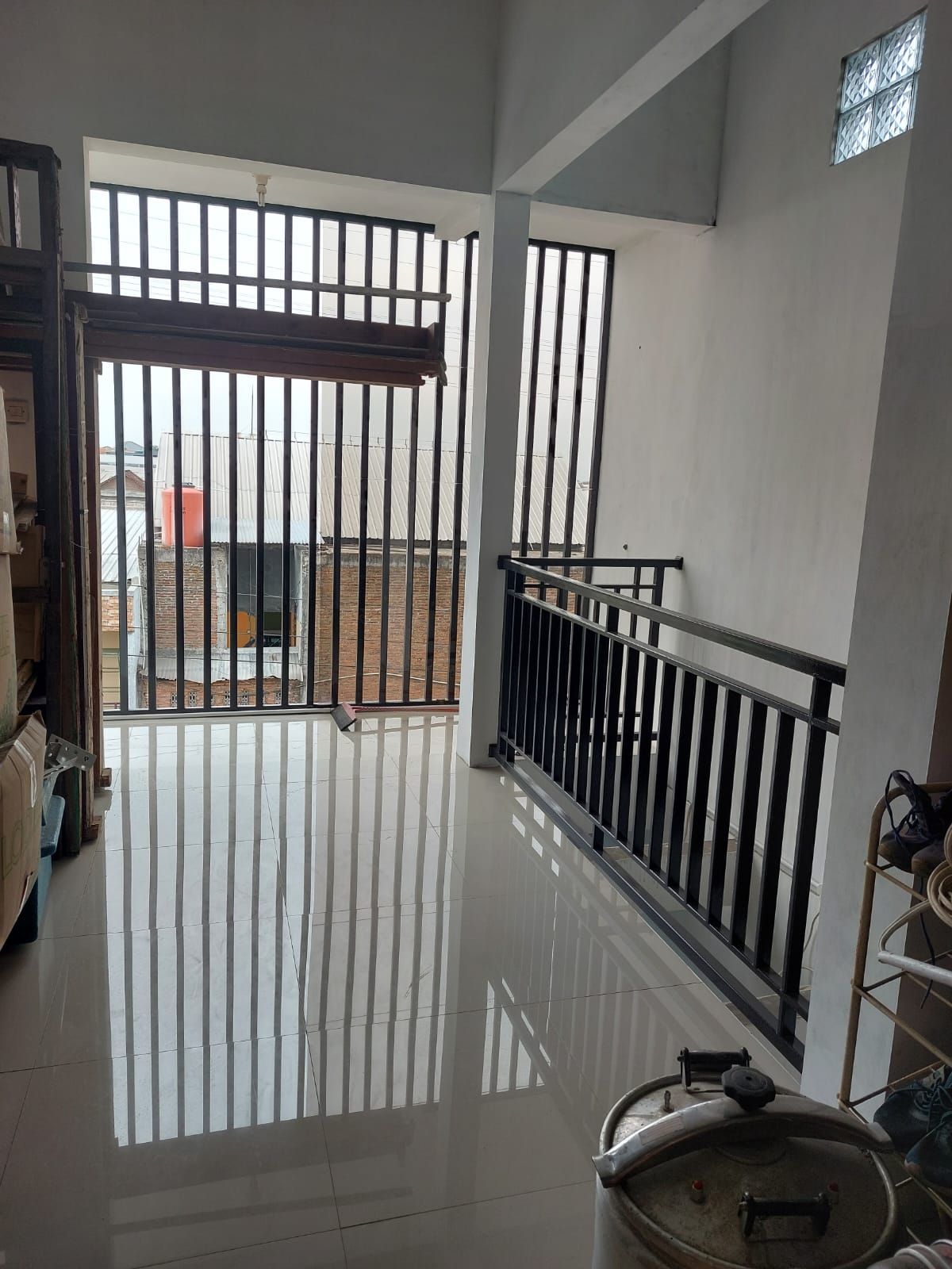Dijual Rumah 2,5 Lantai Cocok Untuk Usaha. Lokasi Strategis di Wonorejo dekat Jayawijaya Mojosongo - Foto 8