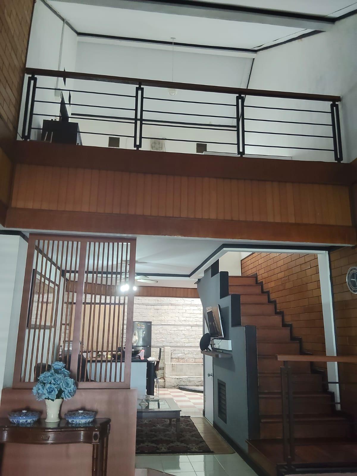 Dijual Cepat Rumah 2 Lantai Semi Furnished di Perumahan Mahkota Simprug, Tangerang - Foto 10