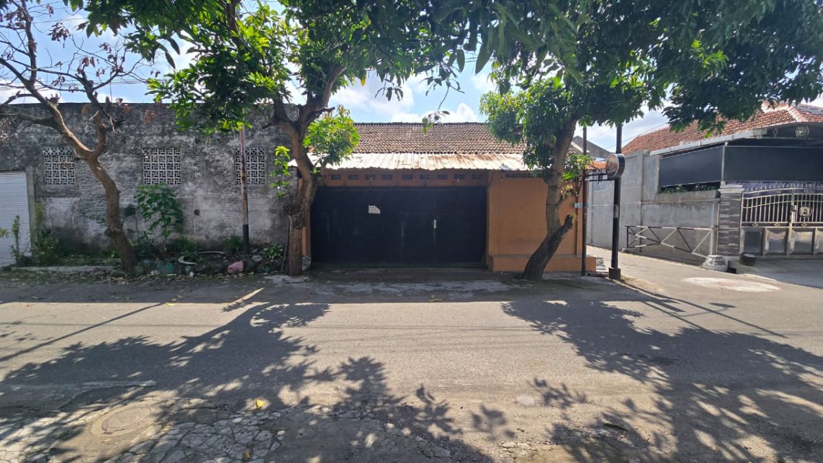 Dijual Tanah Bonus Bangunan Rumah di Sondakan Laweyan Solo