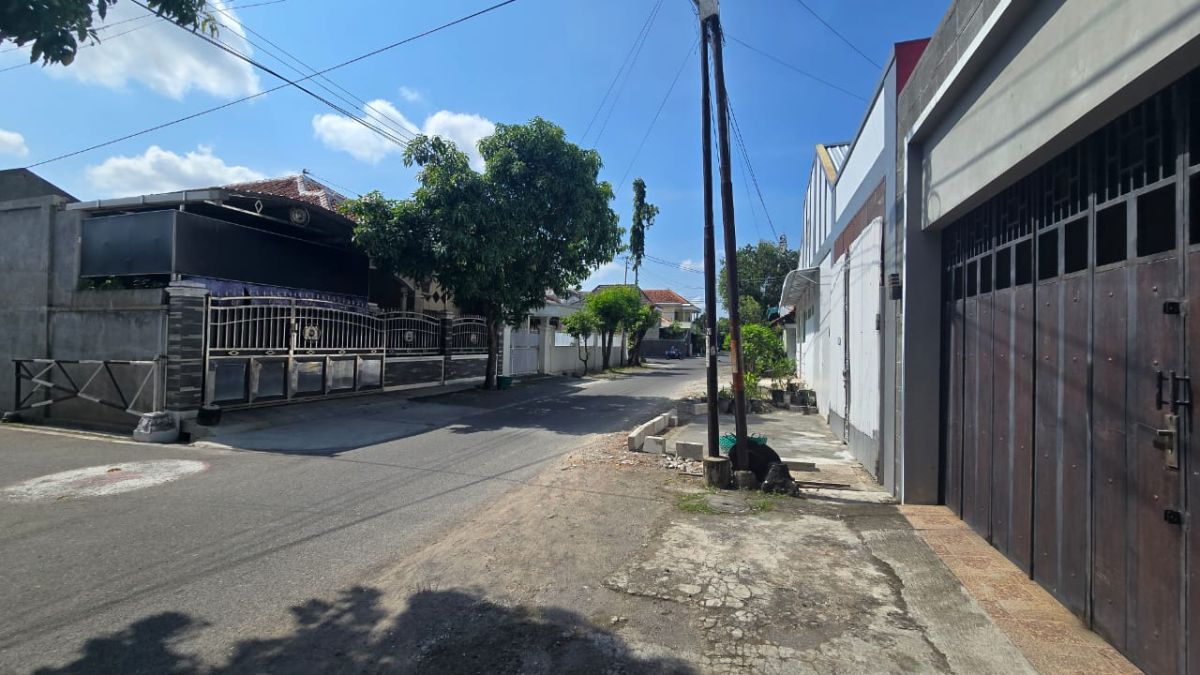 Dijual Tanah Bonus Bangunan Rumah di Sondakan Laweyan Solo - Foto 4