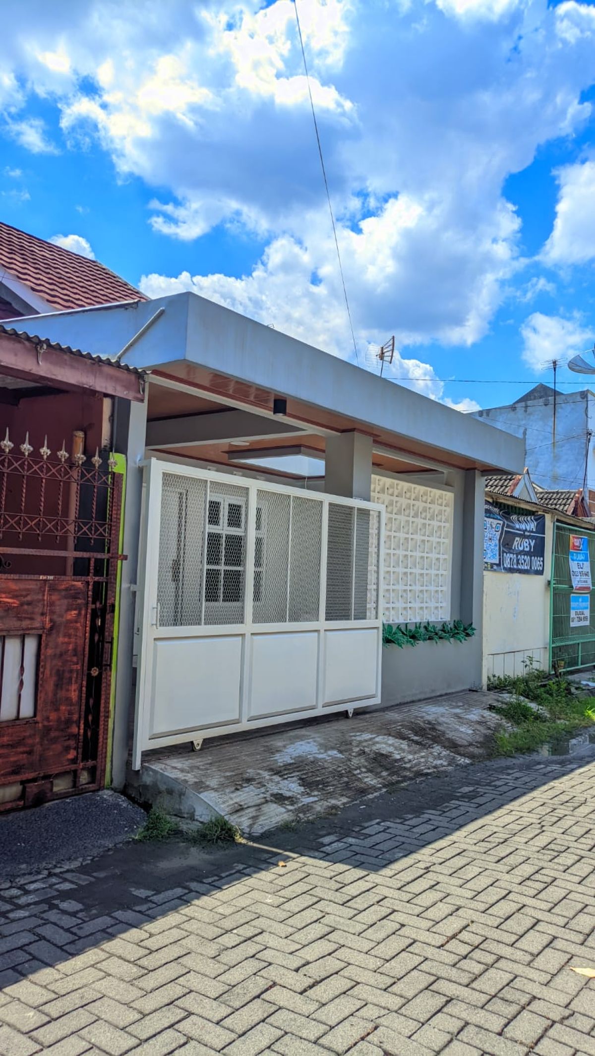 Dijual Rumah Baru Cantik Minimalis 1½ Lantai Siap Huni di Gedangan Solo Baru!!
