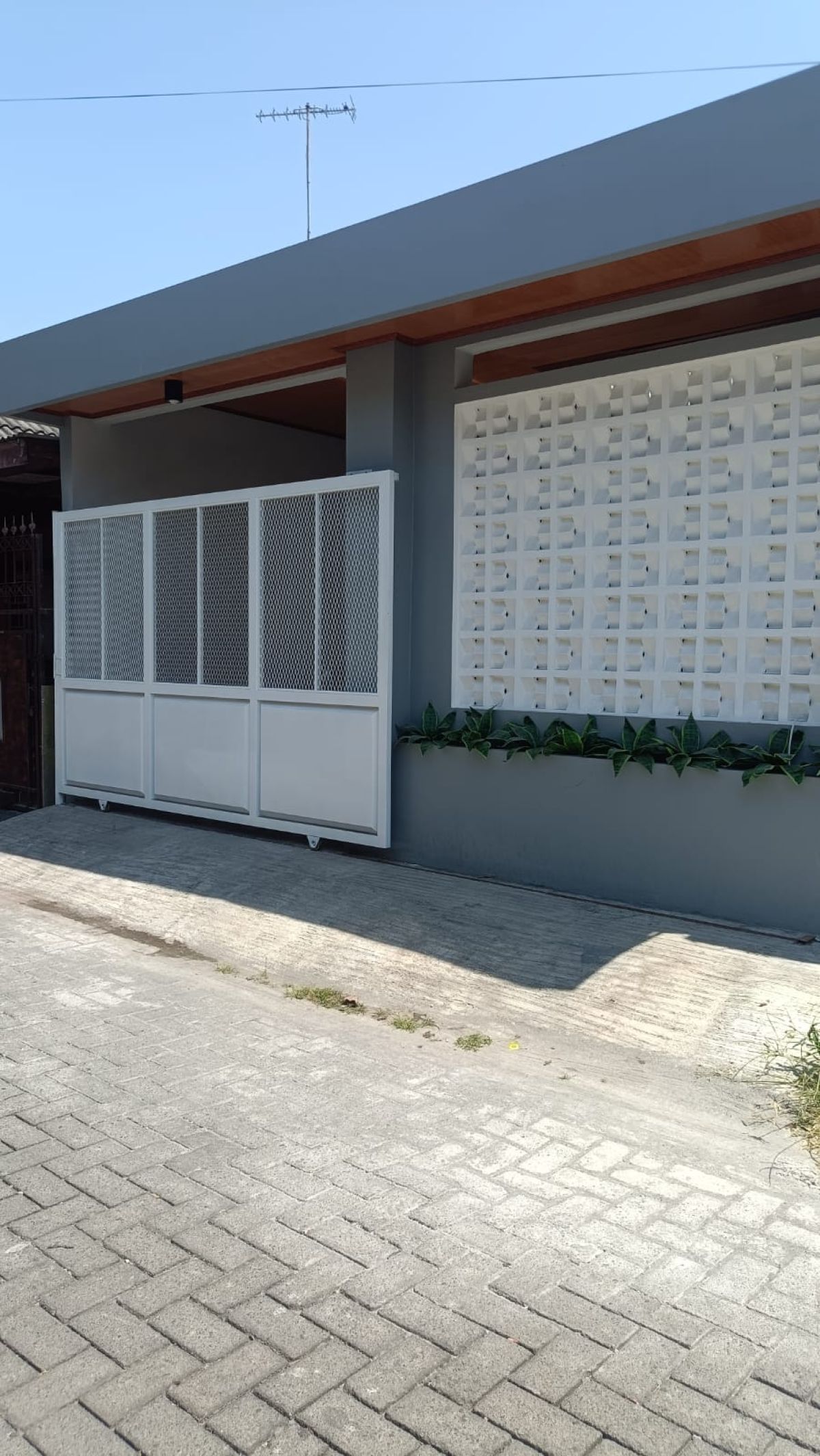 Dijual Rumah Baru Cantik Minimalis 1½ Lantai Siap Huni di Gedangan Solo Baru!! - Foto 14