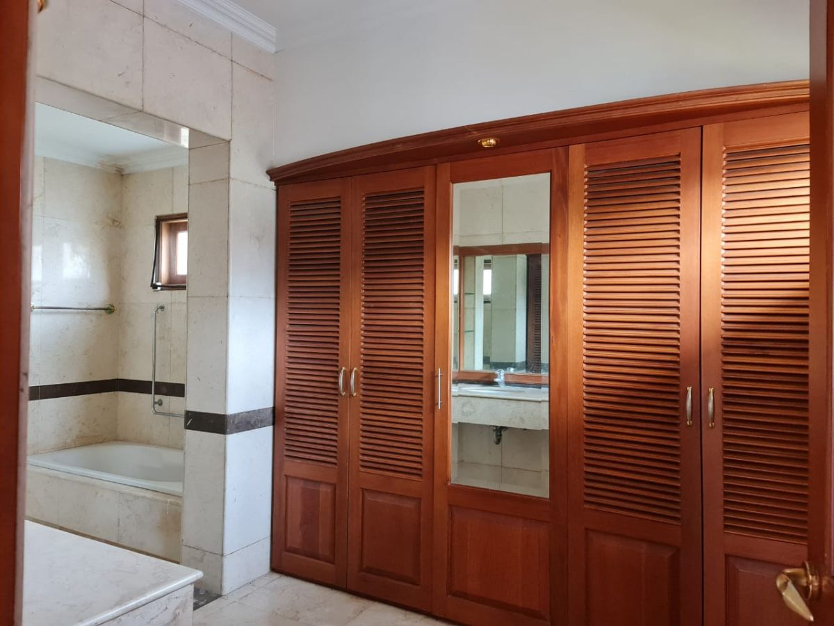 Disewakan Rumah Mewah Siap Huni di Perumahan Elite Solo Baru!! - Foto 10