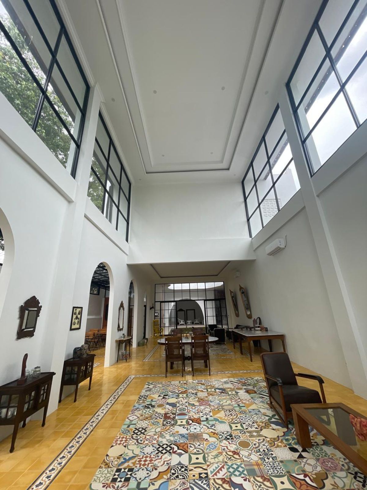 Rumah Bangunan Baru Dengan Perpaduan Desain Modern Klasik di Pusat Kota Solo Dekat Pasar Klewer Solo - Foto 7