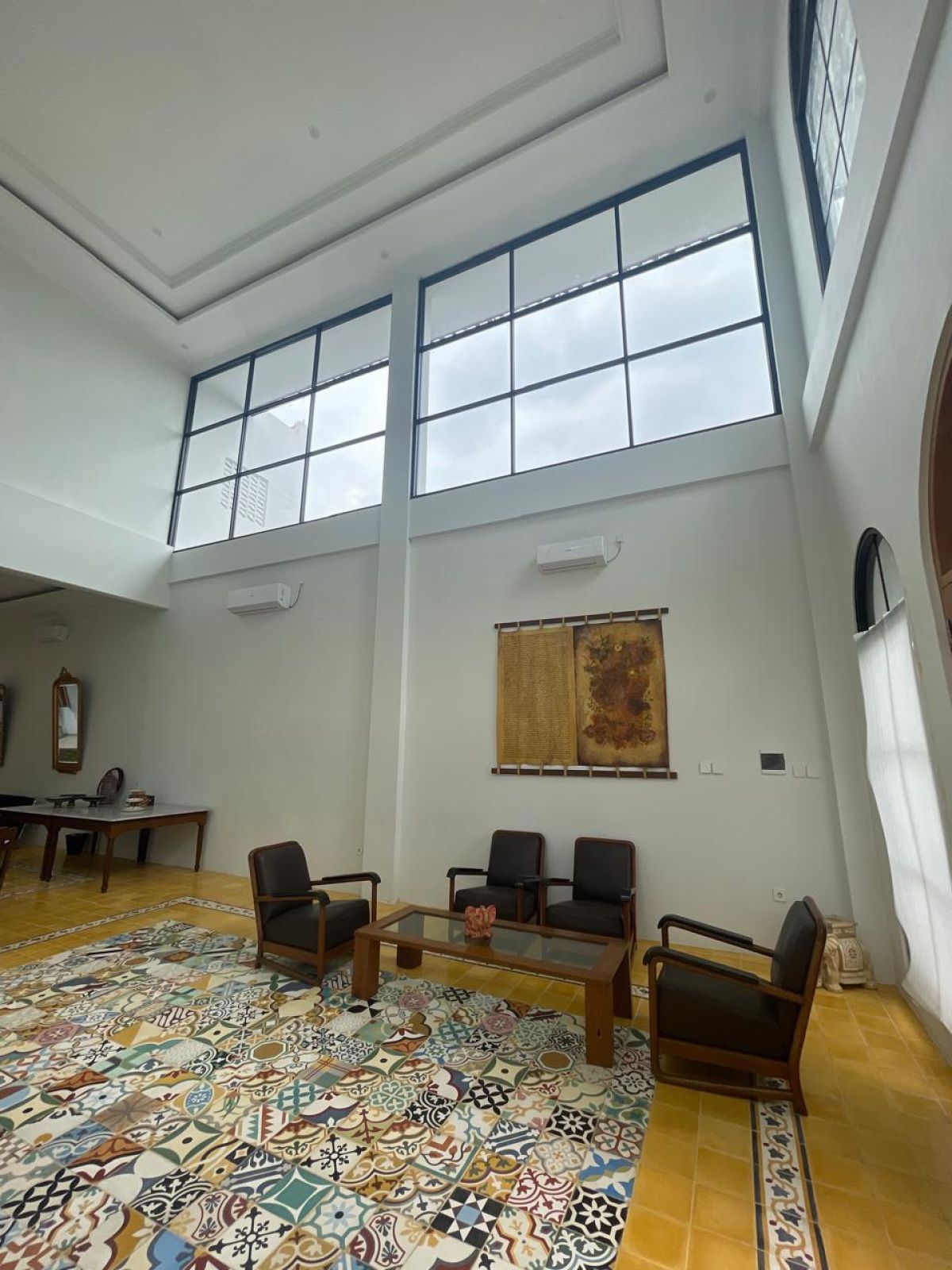 Rumah Bangunan Baru Dengan Perpaduan Desain Modern Klasik di Pusat Kota Solo Dekat Pasar Klewer Solo - Foto 11