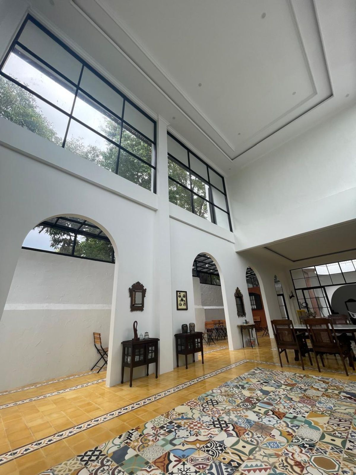 Rumah Bangunan Baru Dengan Perpaduan Desain Modern Klasik di Pusat Kota Solo Dekat Pasar Klewer Solo - Foto 12