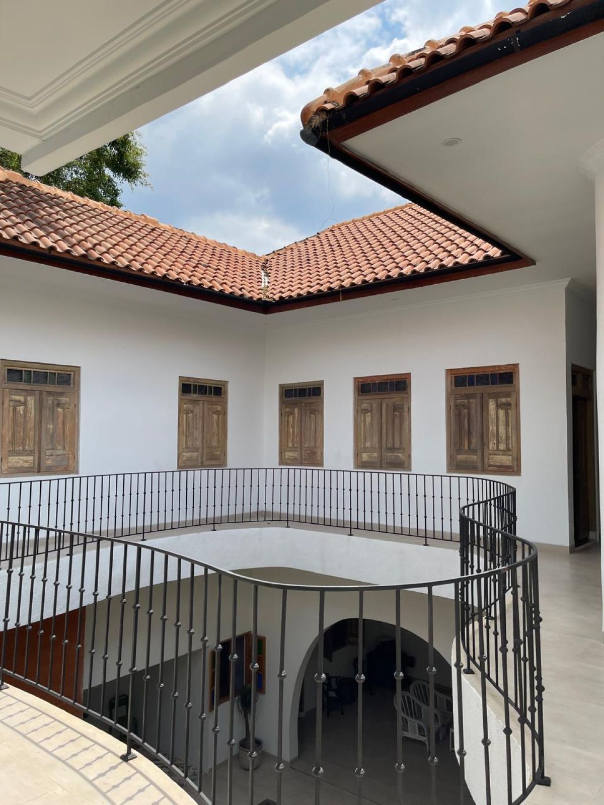 Rumah Bangunan Baru Dengan Perpaduan Desain Modern Klasik di Pusat Kota Solo Dekat Pasar Klewer Solo - Foto 13