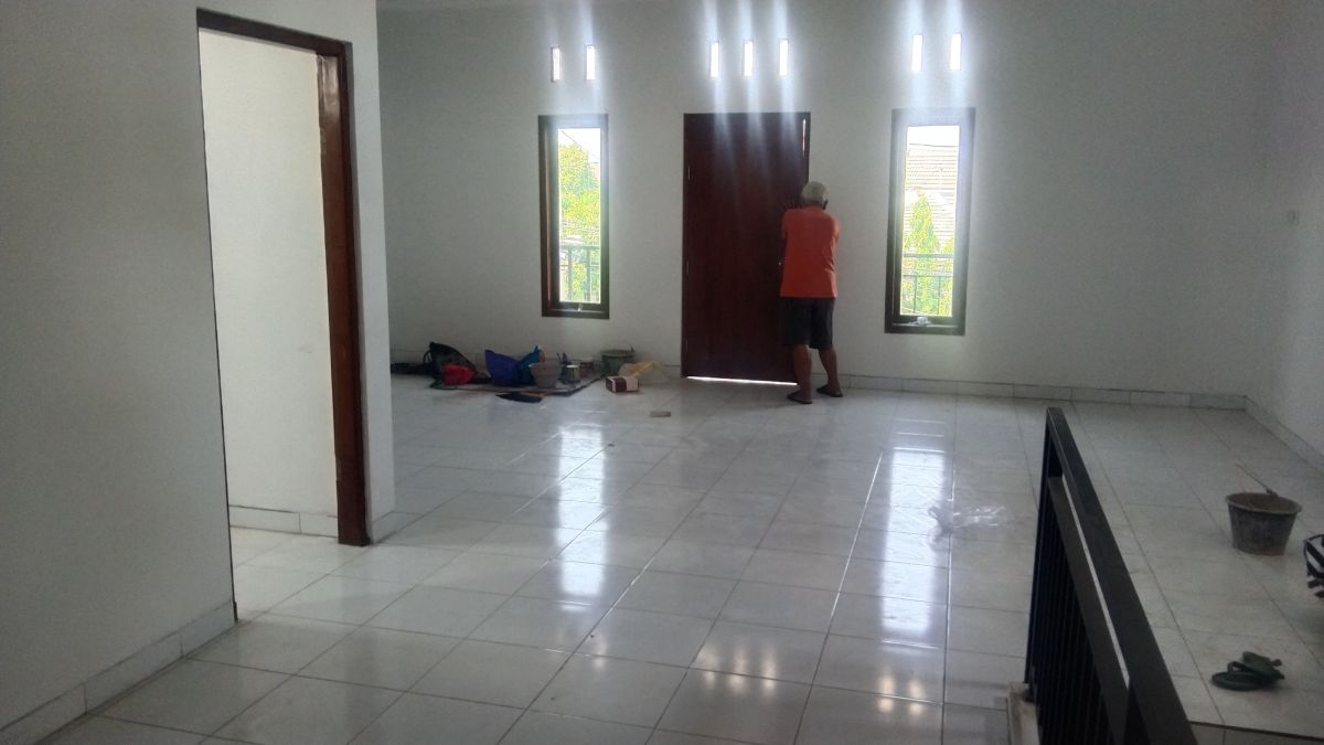 Disewakan Ruko 2 Lantai Lokasi Strategis di Pinggir Jalan Raya Banjarsari!! - Foto 2