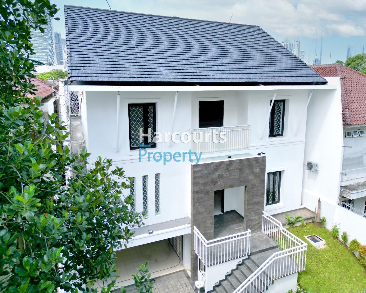 Disewakan Rumah Bagus dan Besar Area Jl. Erlangga Selong Kebayoran Baru