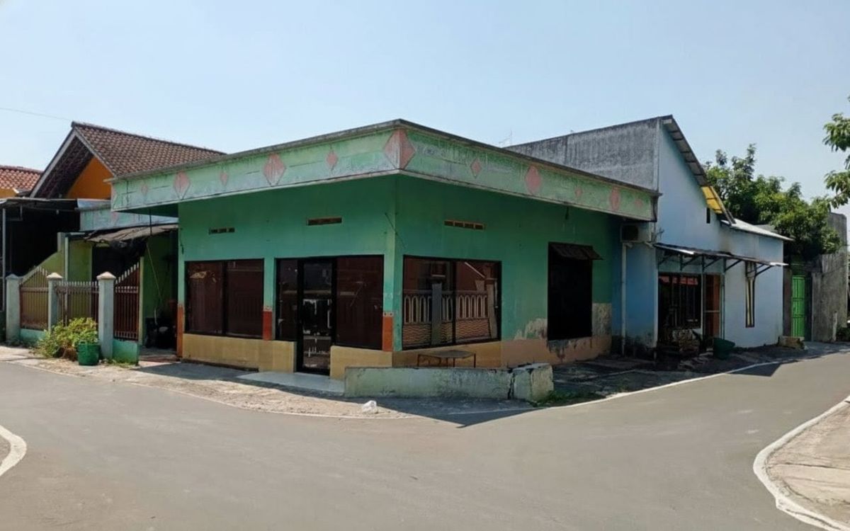 Dijual Tanah Bonus Bangunan dan Rumah  Lokasi Dekat Jalan Jaya Wijaya