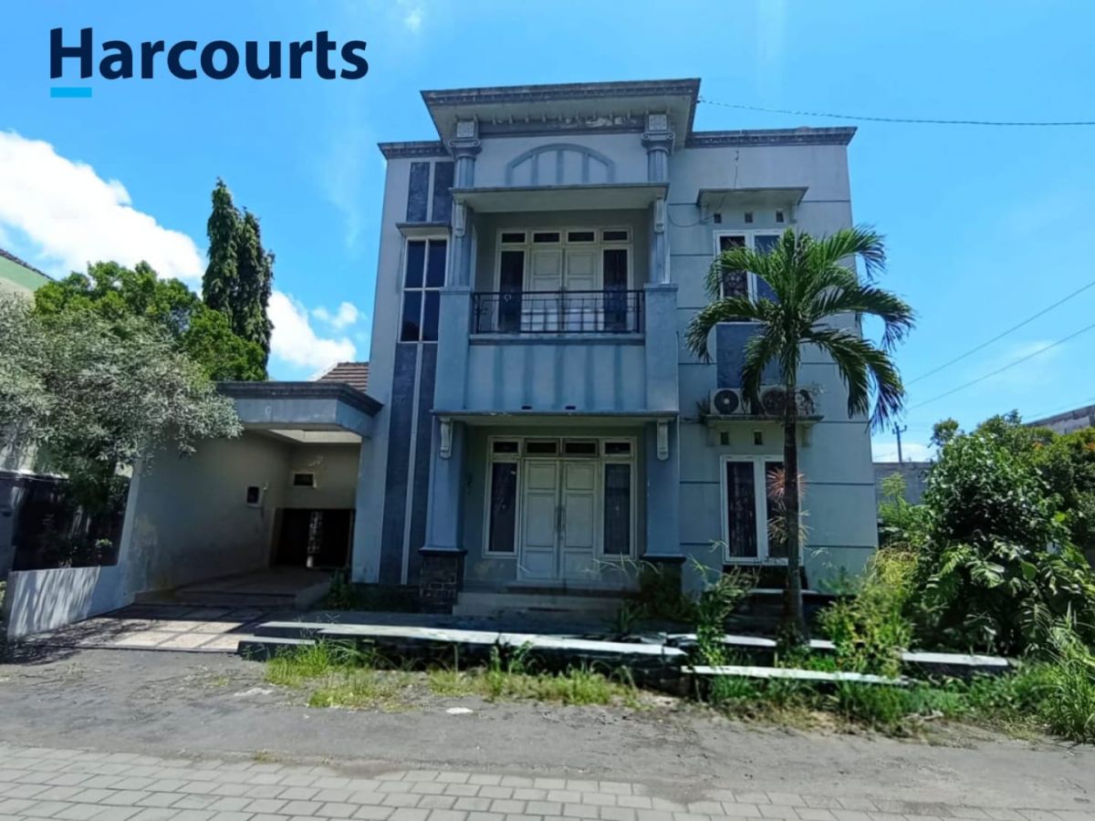 Dijual Rumah Cluster Elite 2 Lantai Strategis Siap Pakai di Jalan Raya Mangesti Gentan Solo