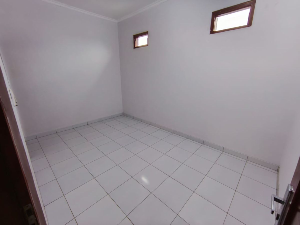 Disewakan Ruko 2 Lantai Lokasi Strategis Hook dan di Pinggir Jalan Raya Banjarsari!! - Foto 4