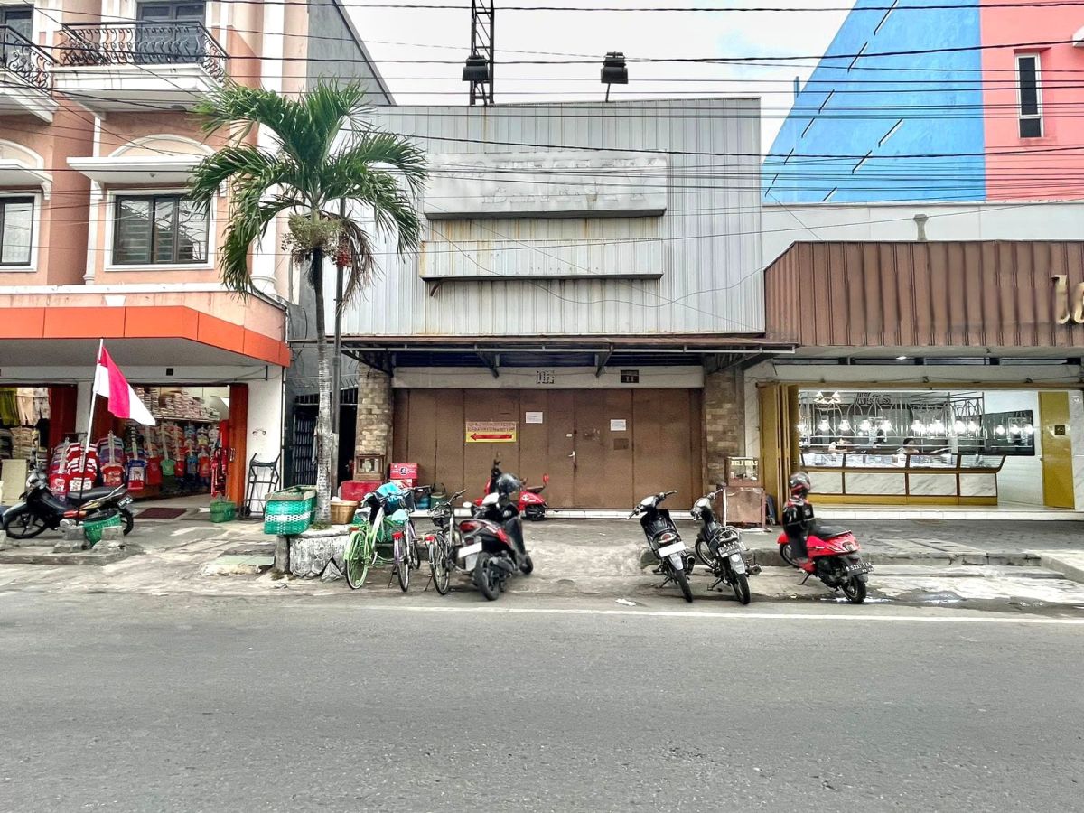 Disewakan Ruko 2 Lantai Lokasi Strategis di Jl. Dr. Rajiman Solo