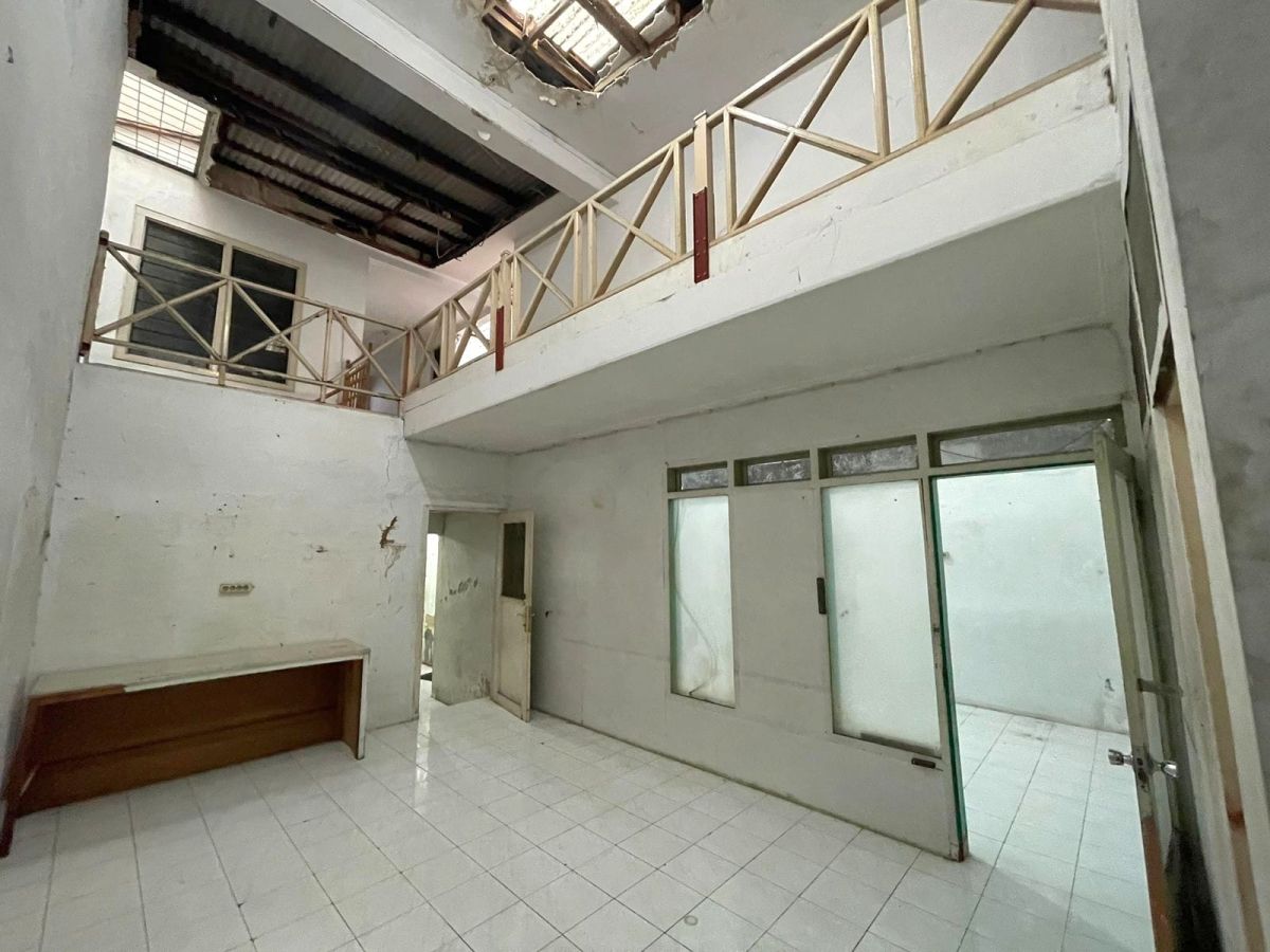 Disewakan Ruko 2 Lantai Lokasi Strategis di Jl. Dr. Rajiman Solo - Foto 3