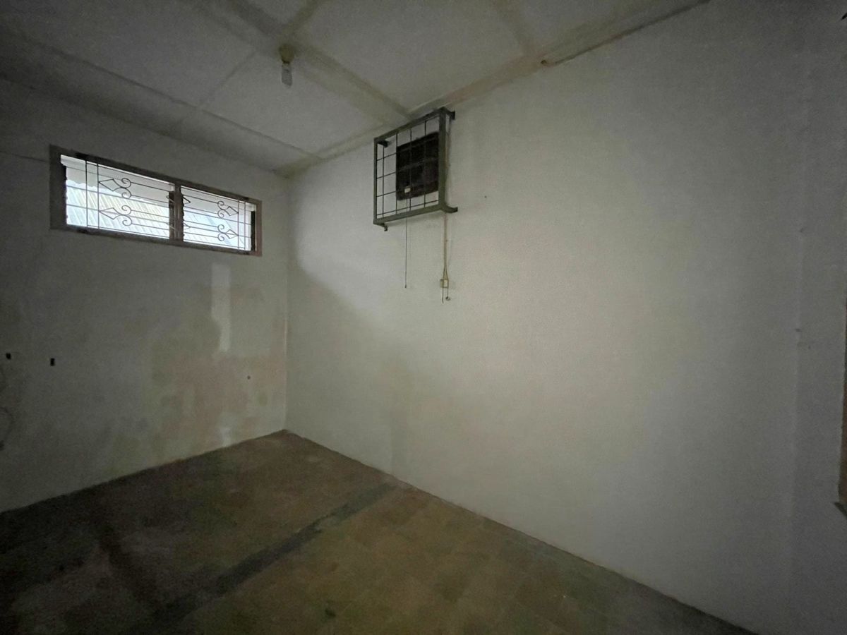 Disewakan Ruko 2 Lantai Lokasi Strategis di Jl. Dr. Rajiman Solo - Foto 4