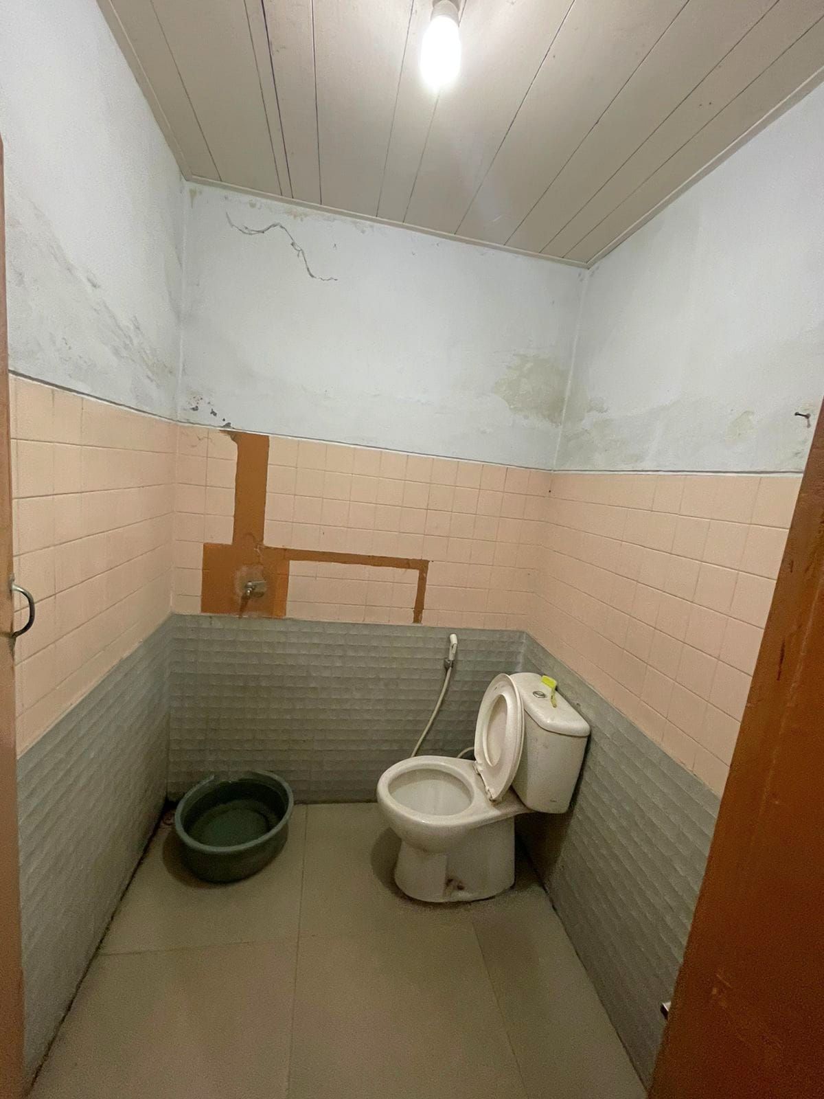 Disewakan Ruko 2 Lantai Lokasi Strategis di Jl. Dr. Rajiman Solo - Foto 6