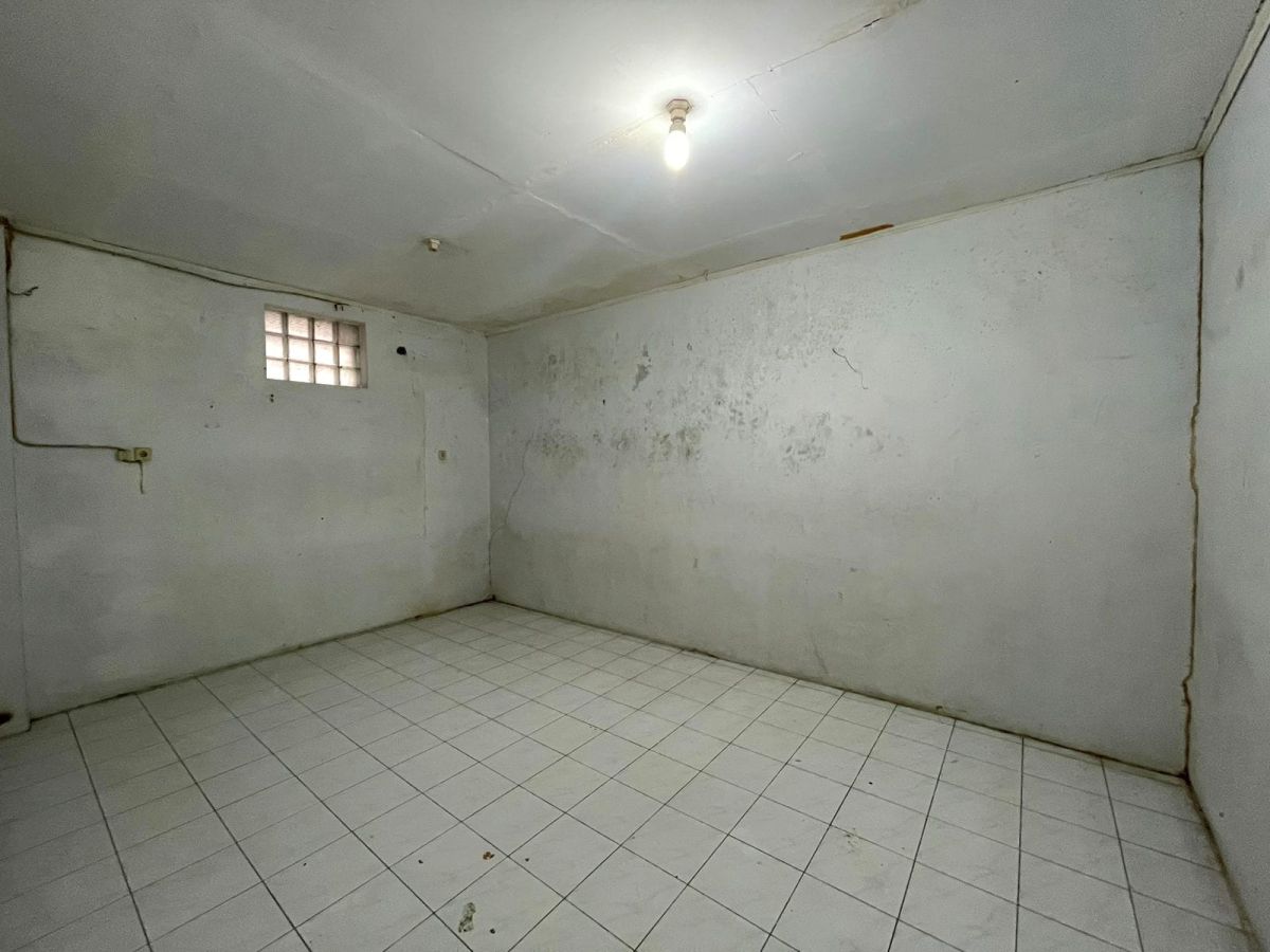 Disewakan Ruko 2 Lantai Lokasi Strategis di Jl. Dr. Rajiman Solo - Foto 7