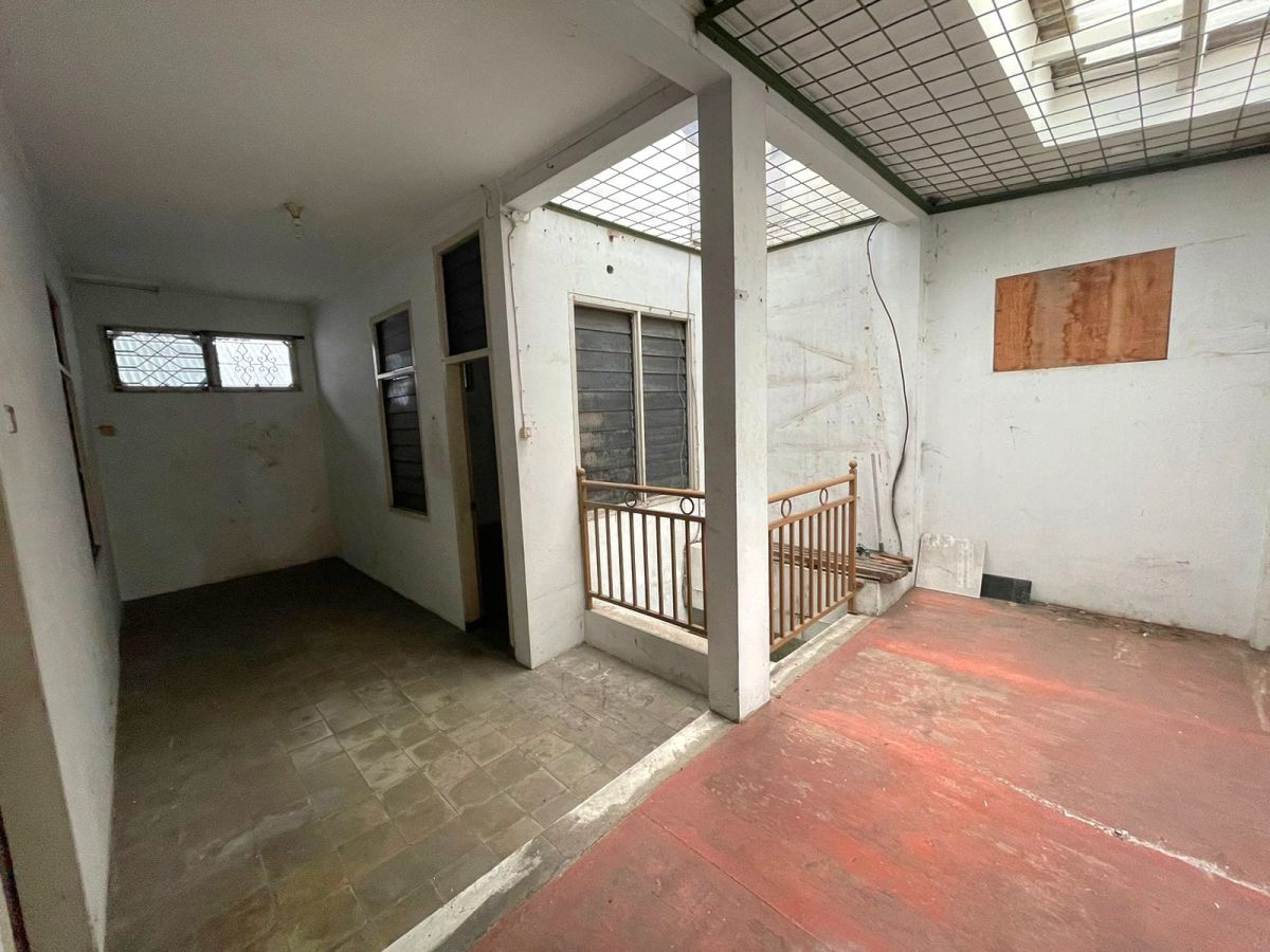Disewakan Ruko 2 Lantai Lokasi Strategis di Jl. Dr. Rajiman Solo - Foto 8
