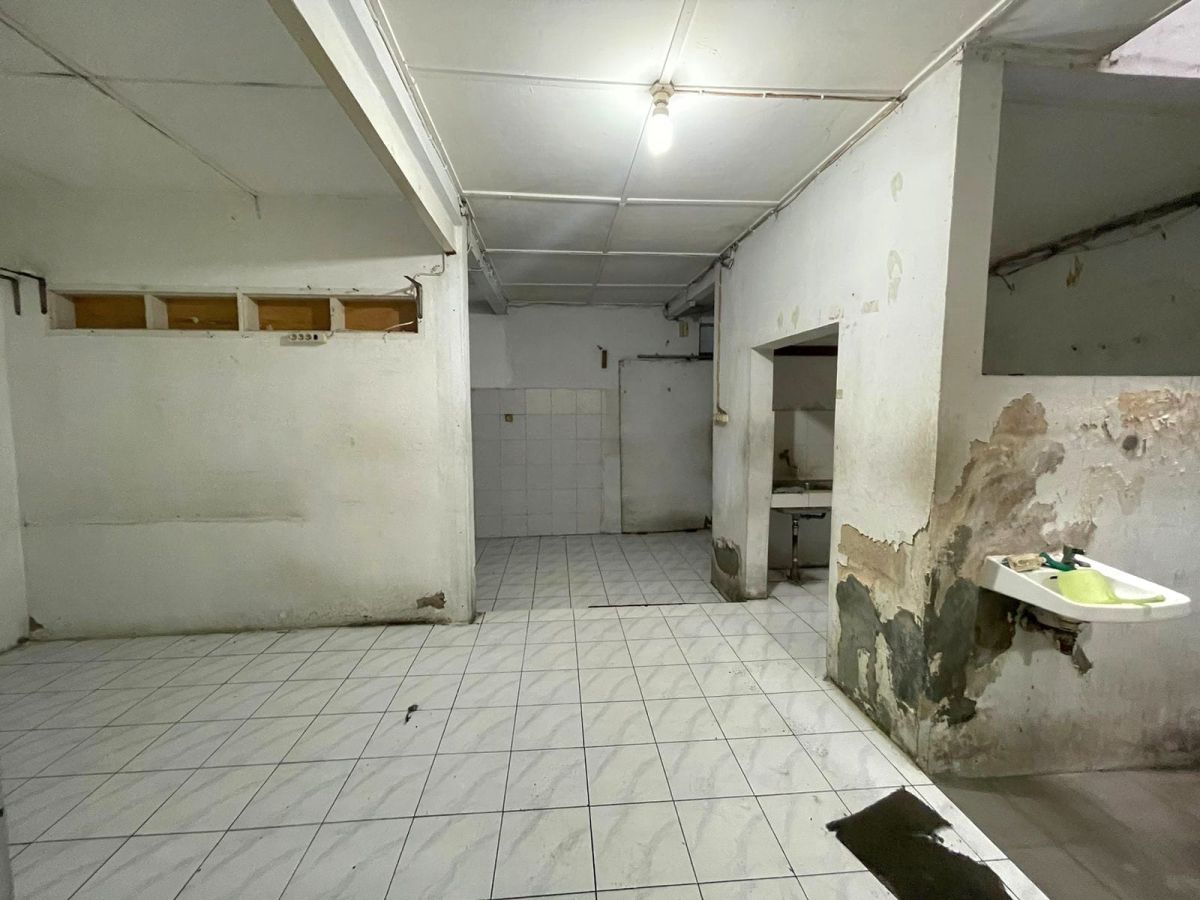 Disewakan Ruko 2 Lantai Lokasi Strategis di Jl. Dr. Rajiman Solo - Foto 9
