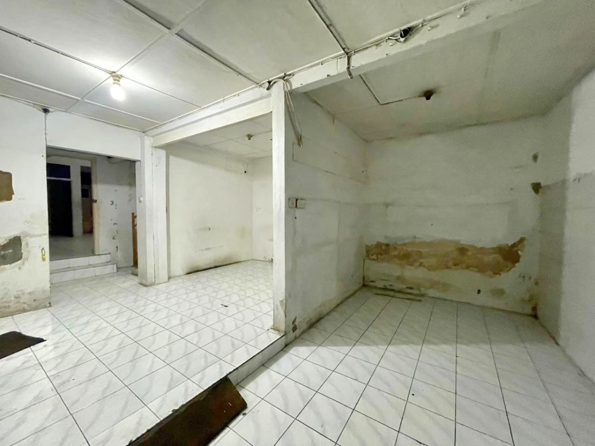 Disewakan Ruko 2 Lantai Lokasi Strategis di Jl. Dr. Rajiman Solo - Foto 15
