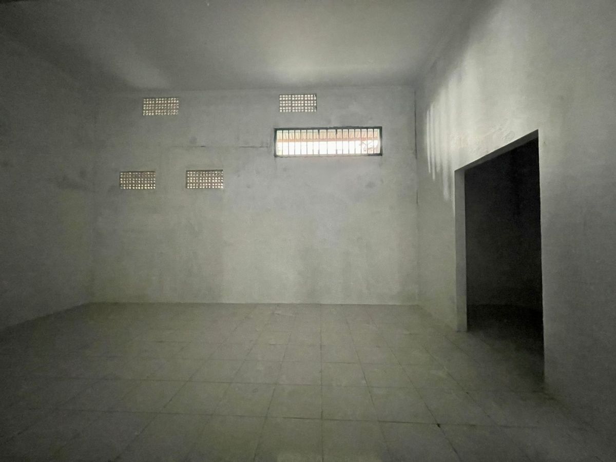 Disewakan Ruko 2 Lantai Lokasi Strategis di Jl. Dr. Rajiman Solo - Foto 4