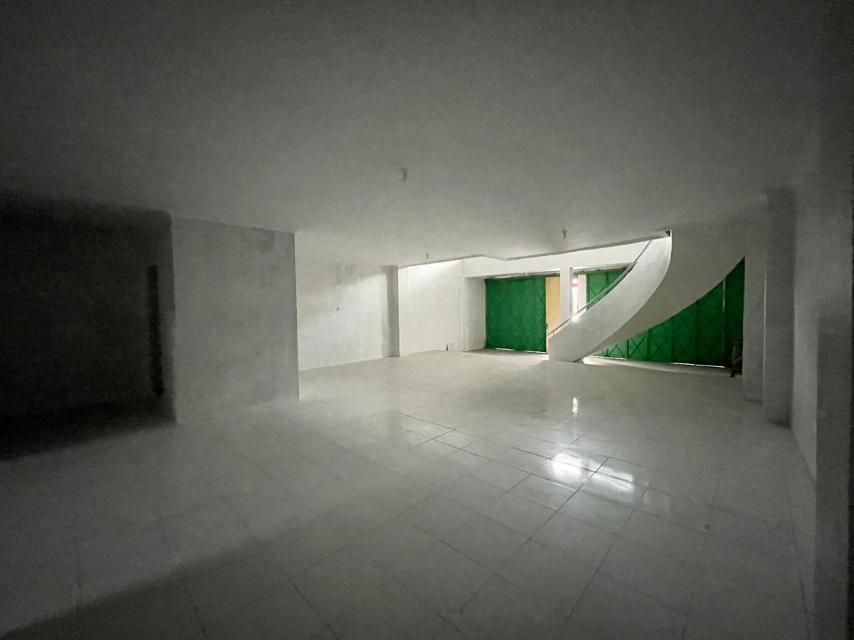 Disewakan Ruko 2 Lantai Lokasi Strategis di Jl. Dr. Rajiman Solo - Foto 5