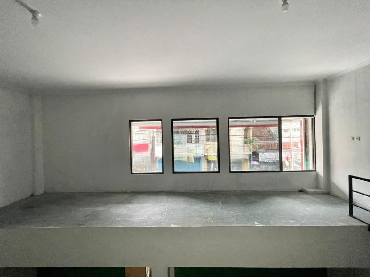 Disewakan Ruko 2 Lantai Lokasi Strategis di Jl. Dr. Rajiman Solo - Foto 7