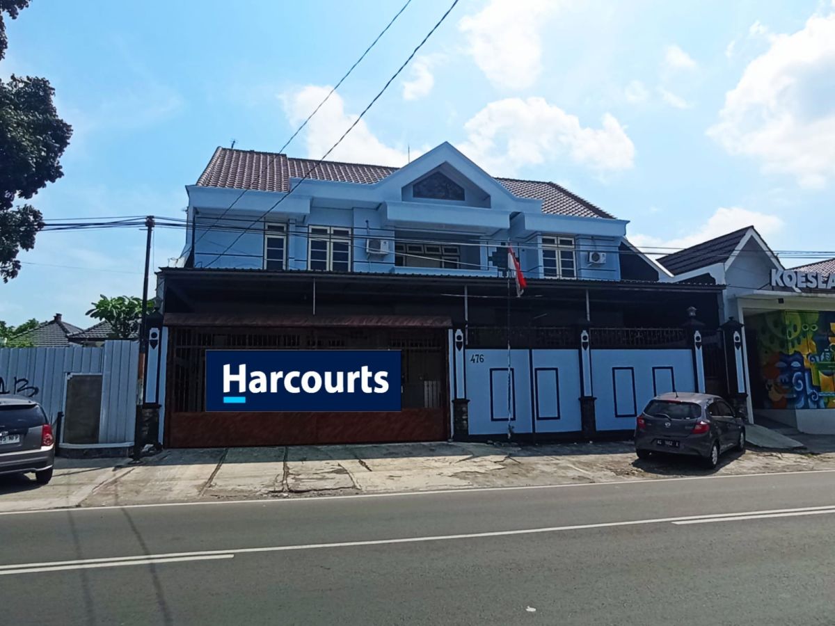 Disewakan Rumah Bagus 2 Lantai Semi Furnished Strategis Siap Pakai (Habis Renov & Cat Ulang Semua) di Jln Raya dr Ragiman Laweyan, Solo