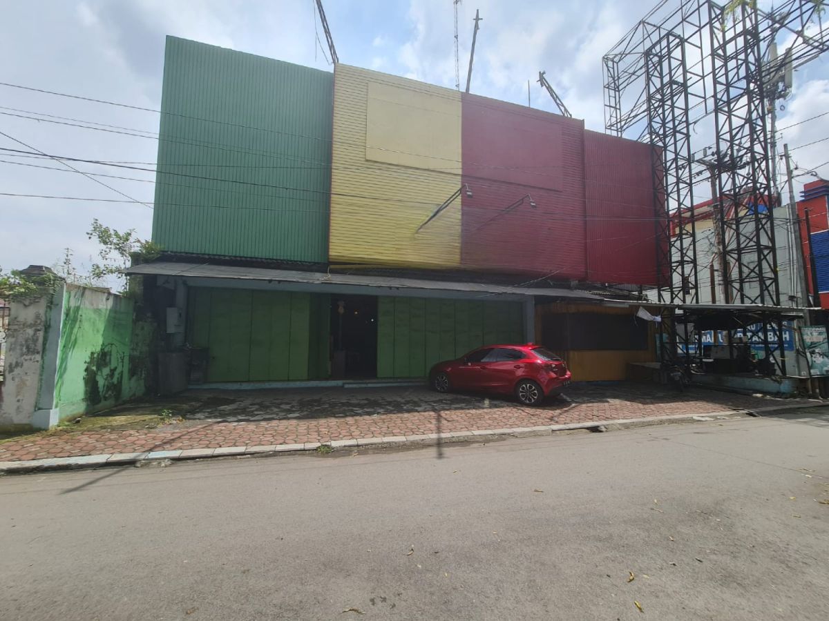 Disewakan Ruang Usaha Strategis Eks Rumah Makan di Jalan Slamet Riyadi Kleco, Solo