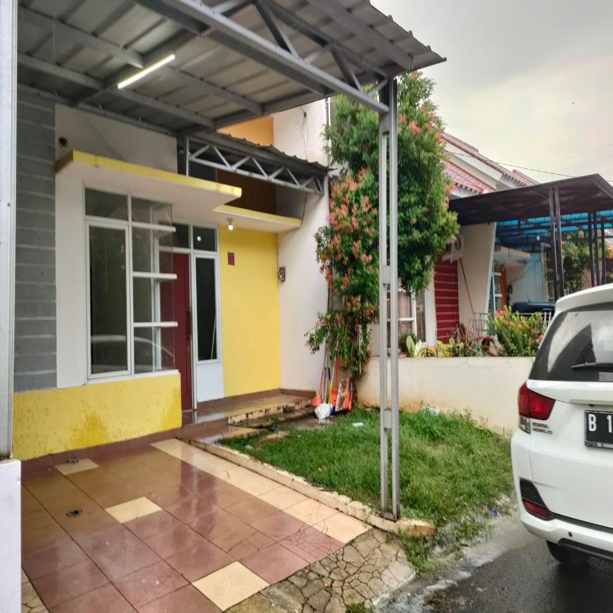 Dijual rumah di komplek Trevista Bekasi