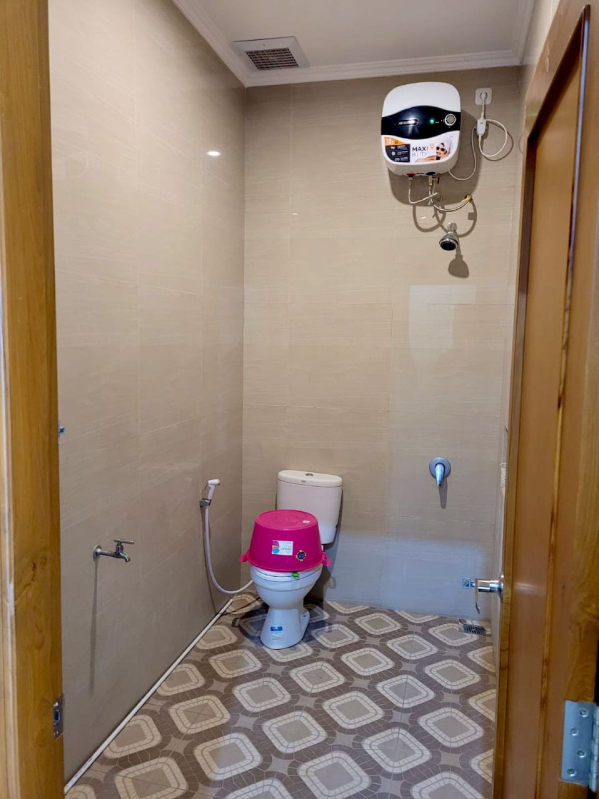 Dijual Rumah Bagus Siap Huni ( semi furnish ) Lokasi : Cluster Elite di Gumpang, Kartosuro, Solo - Foto 2
