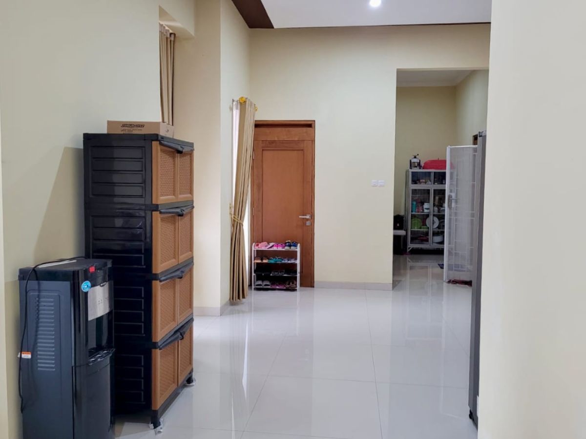 Dijual Rumah Bagus Siap Huni ( semi furnish ) Lokasi : Cluster Elite di Gumpang, Kartosuro, Solo - Foto 3