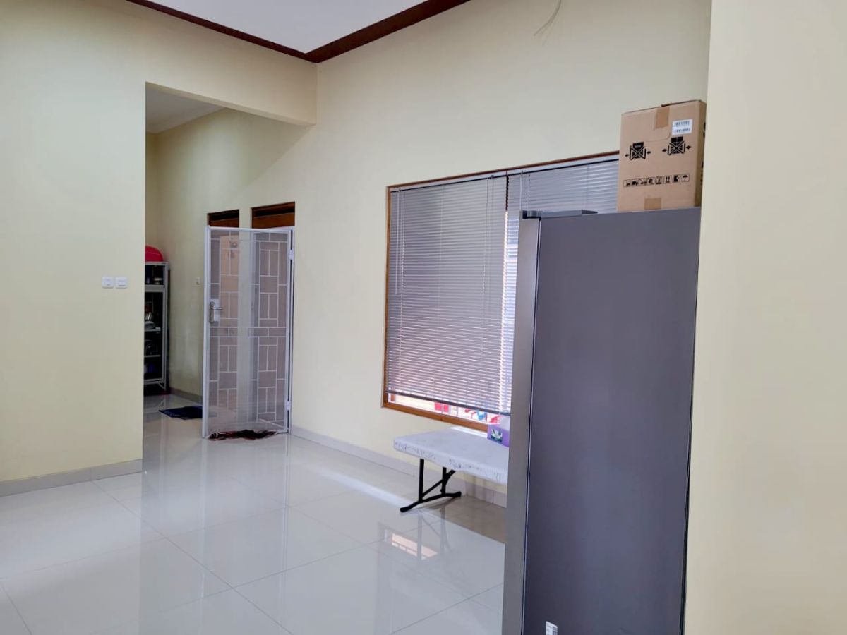 Dijual Rumah Bagus Siap Huni ( semi furnish ) Lokasi : Cluster Elite di Gumpang, Kartosuro, Solo - Foto 4