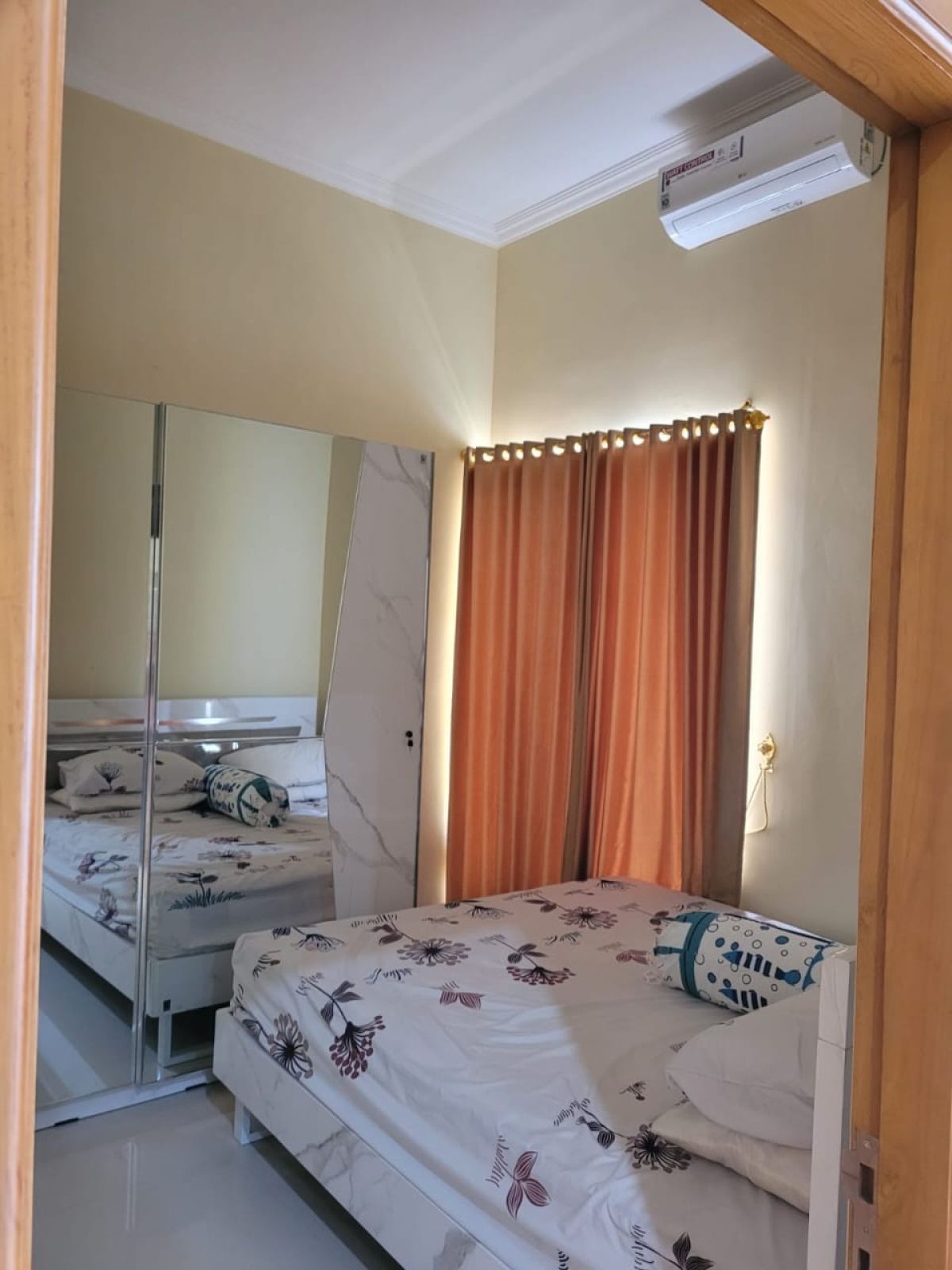 Dijual Rumah Bagus Siap Huni ( semi furnish ) Lokasi : Cluster Elite di Gumpang, Kartosuro, Solo - Foto 5