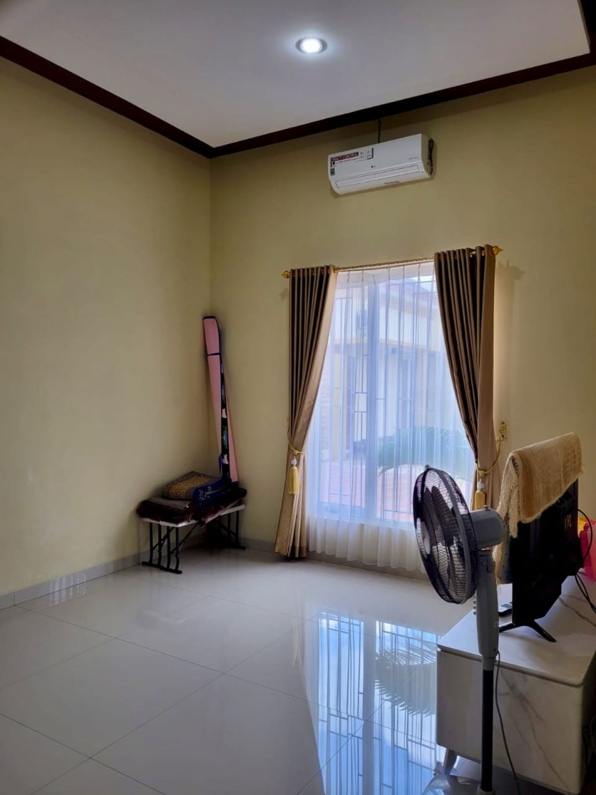 Dijual Rumah Bagus Siap Huni ( semi furnish ) Lokasi : Cluster Elite di Gumpang, Kartosuro, Solo - Foto 7