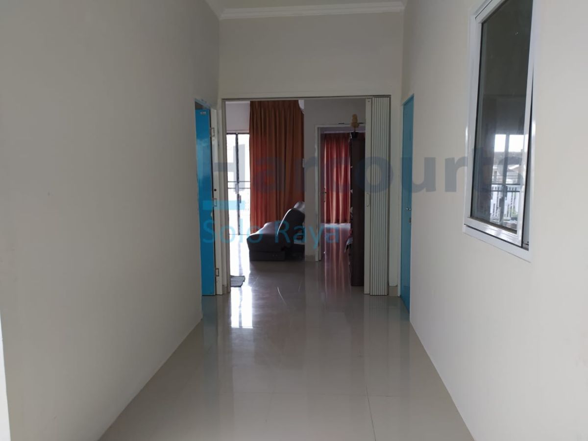 Dijual Rumah Bagus 2 Lantai di Perumahan Dekat The Park Mall Solo Baru - Foto 4