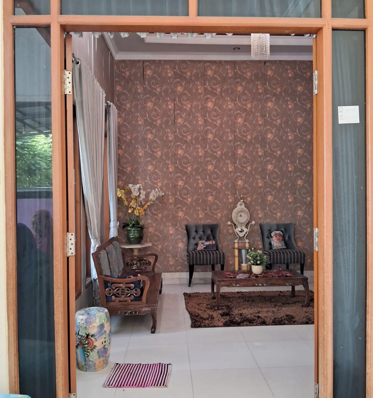 Dijual Rumah 2 Lantai di Anggrek Loka, Graha Raya - Siap Huni! - Foto 9