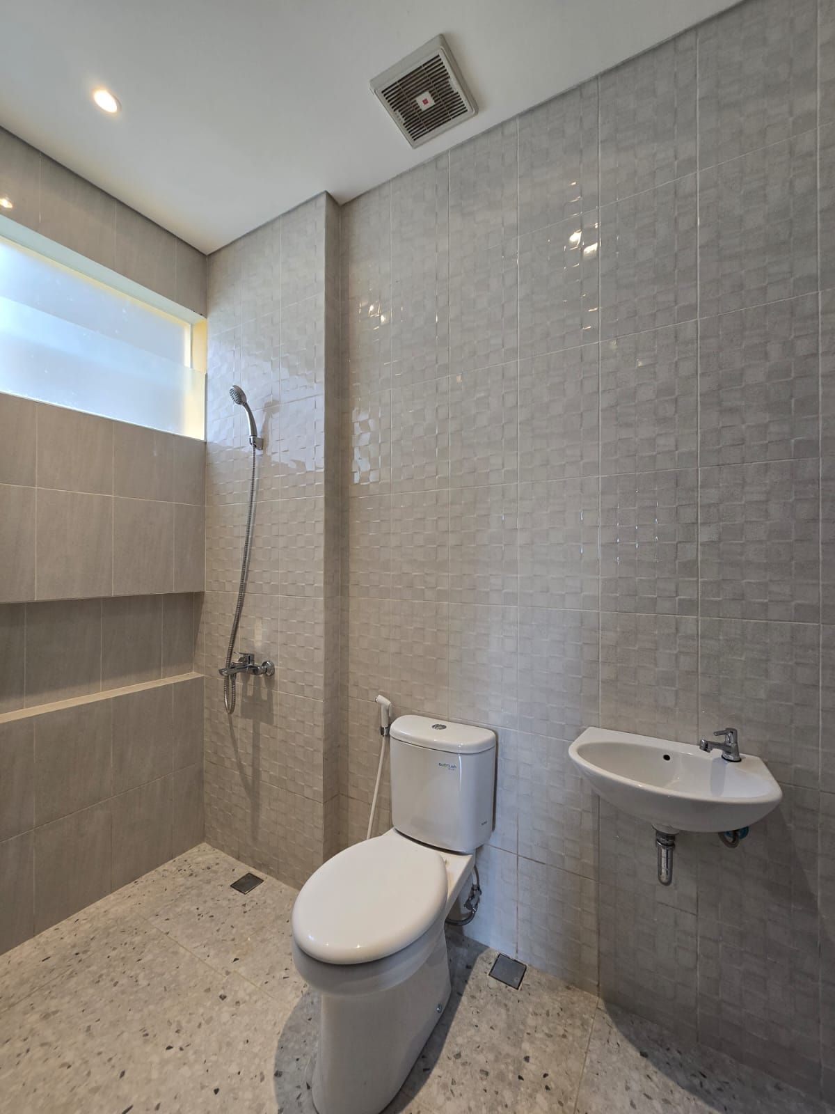 Dijual Rumah Baru Minimalis Modern, Lokasi Dekat Jalan Raya Baki Solo Baru - Foto 11