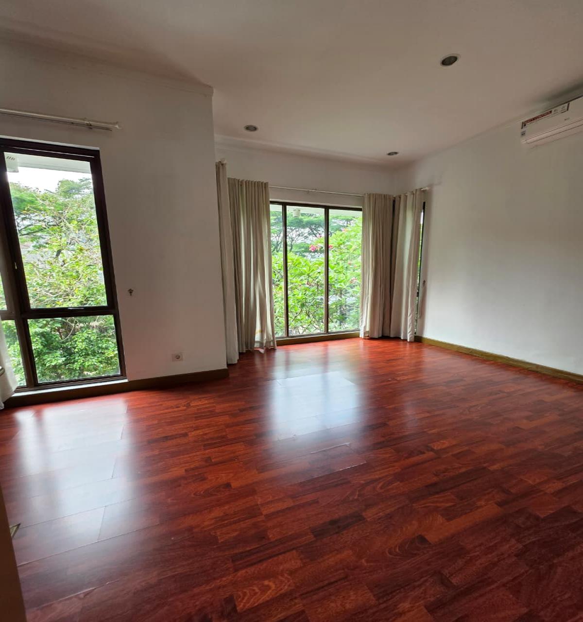 Disewakan rumah tropis dengan swimming pool di Bintaro Jaya Tangerang Selatan - Foto 5