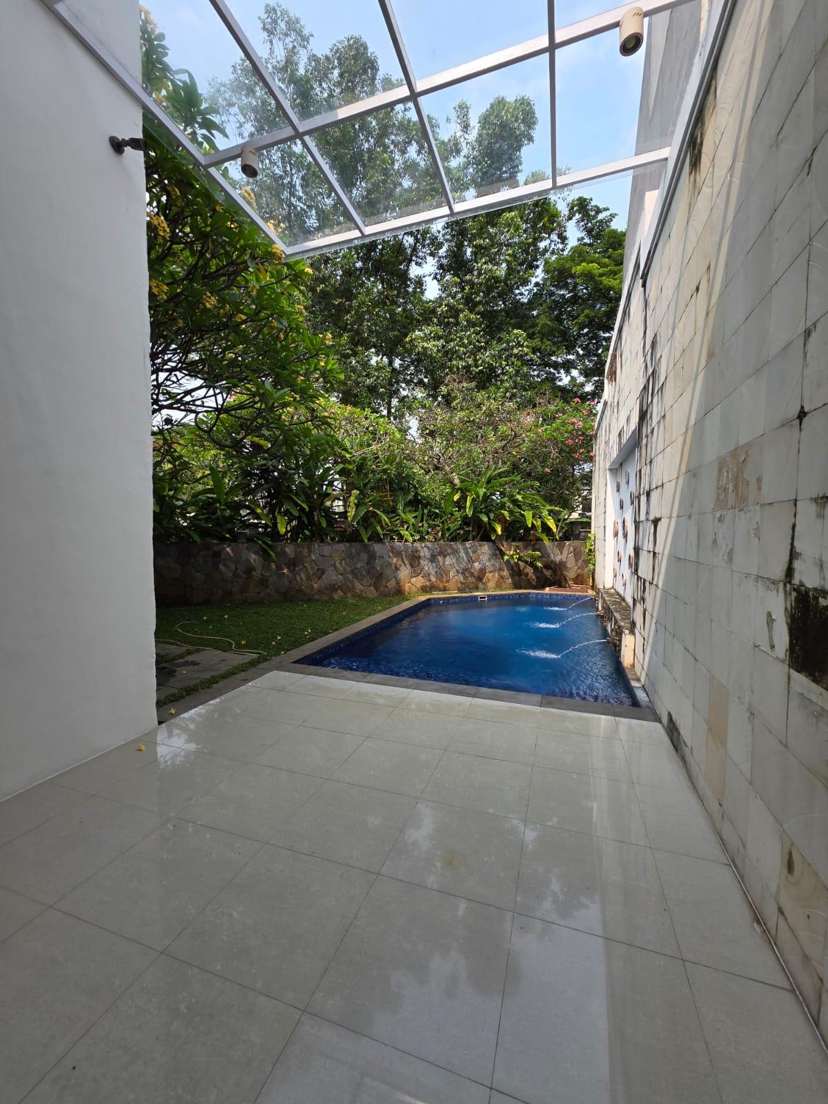 Disewakan rumah tropis dengan swimming pool di Bintaro Jaya Tangerang Selatan - Foto 9