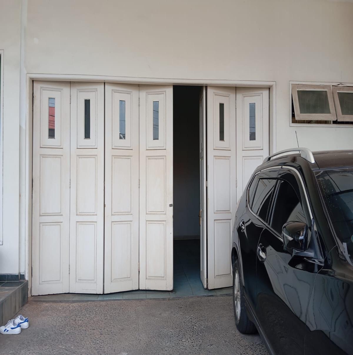 Dijual Cepat Rumah Luas 3 Lantai dengan 6 KT di Karang Tengah Tangerang - Foto 4