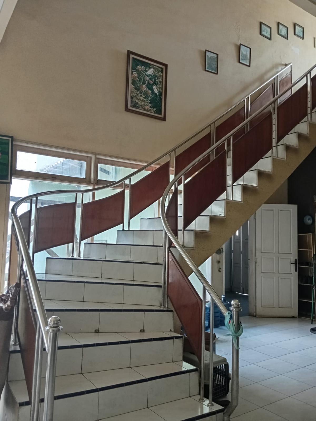 Dijual Cepat Rumah Luas 3 Lantai dengan 6 KT di Karang Tengah Tangerang - Foto 10